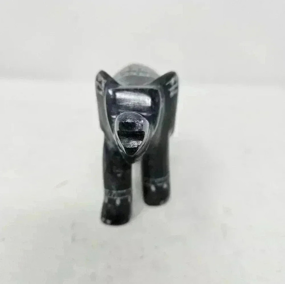 Hand carved elephant - Picture 3 of 6